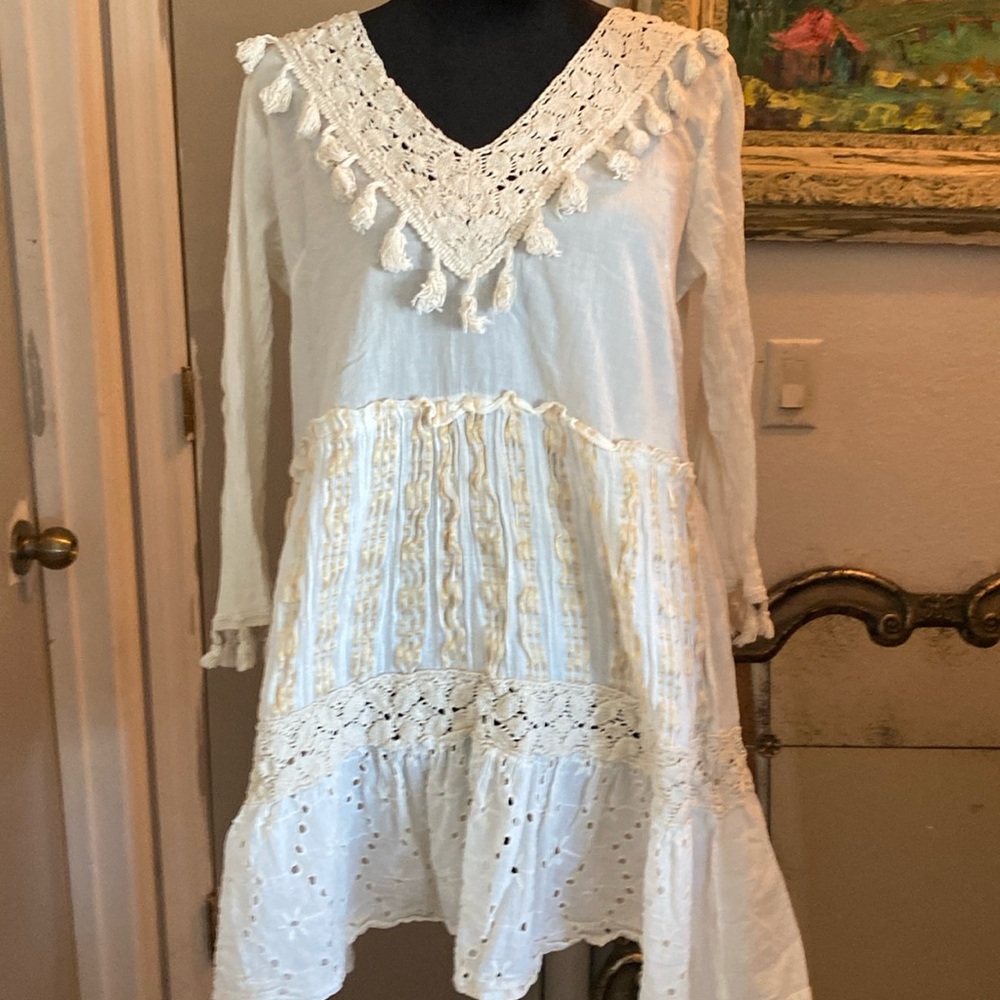 Vintage BoHo style crepe cotton and crocheted areas mini dress. Has beaut detail